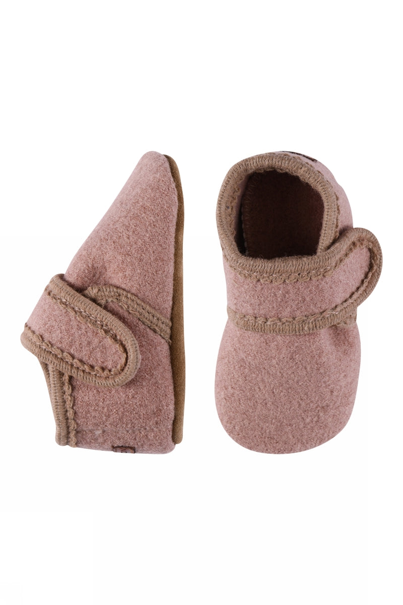 Wool slippers with velcro